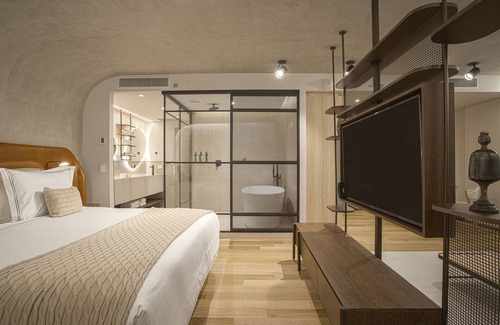 Batel Hotel | QOYA Hotel Curitiba, Curio Collection by Hilton