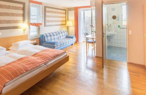 Zahringen Hotel | Habitación cuádruple con baño y ducha - Hotel Classic