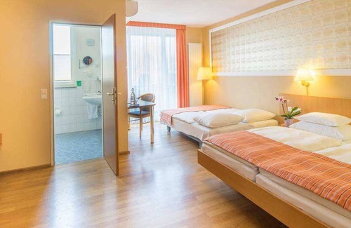 Zahringen Hotel | Habitación cuádruple con baño y ducha - Hotel Classic