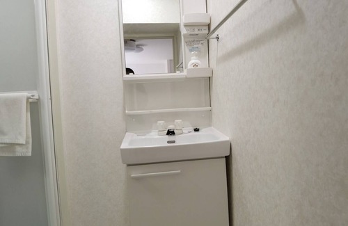 Minamiotsuka Hotel | Quadruple room with shower / Toshima-ku Tokyo