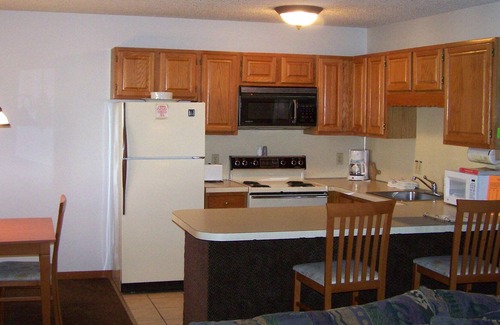 Drums Condominio | Quail Hollow Village 2br suite Saturday check-ins