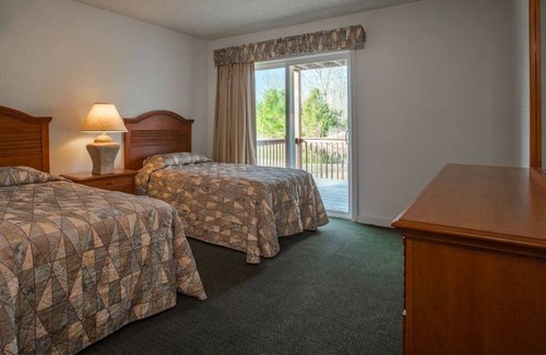 Drums Condominio | Quail Hollow Village 2br suite Saturday check-ins