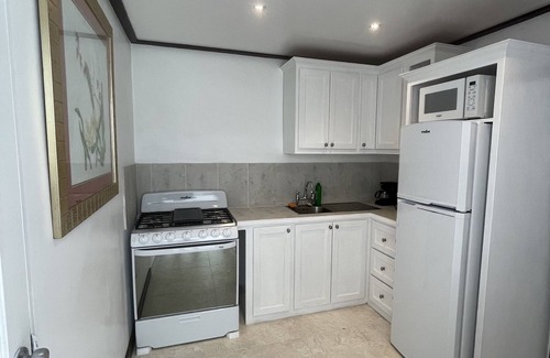 Little Battaleys Apartamento | Quaint 1 bedroom apartment close to Mullins Beach