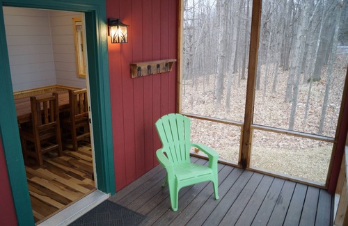 Glenwood City Cabina | Quaint 1-bedroom camper cabin in County Park!
