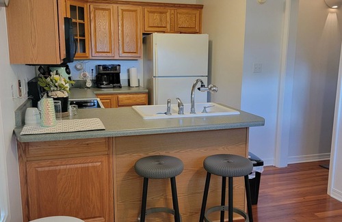 Myrtle Grove Cabaña | Quaint 1b1b Bungalow - Pensacola day trip to beaches near Navy Base
