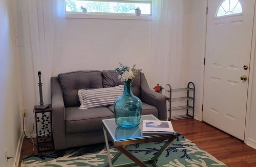Myrtle Grove Cabaña | Quaint 1b1b Bungalow - Pensacola day trip to beaches near Navy Base