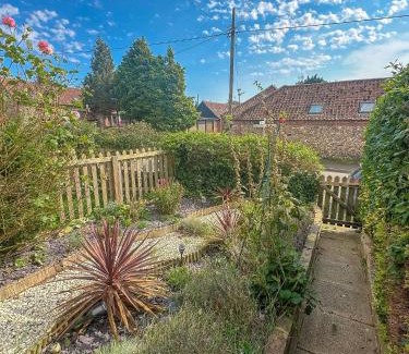Syderstone Casa | Quaint 2 bed cottage near North Norfolk Coast - Harpers Cottages