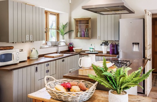 Godalming Casa | Quaint 2 bed historical cottage in stunning English countryside