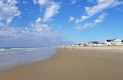 Old Orchard Beach Cabaña | Quaint 2 bedroom cottage across the street from the beach with private yard.