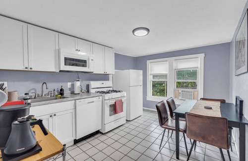 University Circle Apartamento | Quaint 2BR in Historical Little Italy
