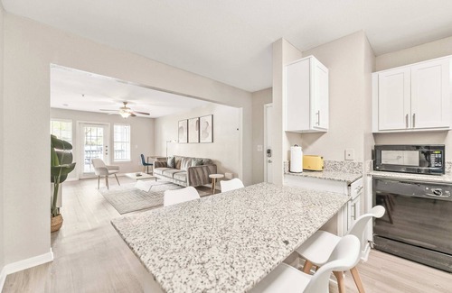 Pleasant Valley Apartamento | Quaint 2BR King Suite w Gym&Pool close to DT