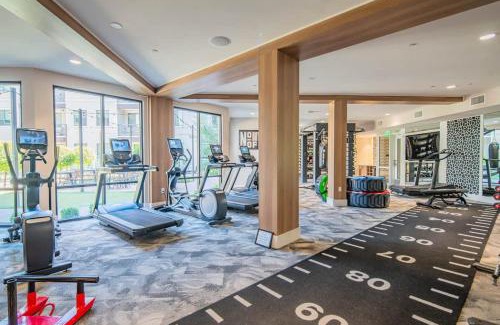 Orange Heights Apartamento | Quaint 2BR Uptown Biltmore Gym Pool Parking WD