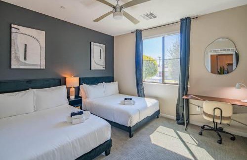 Orange Heights Apartamento | Quaint 2BR Uptown Biltmore Gym Pool Parking WD