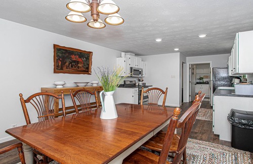 Knox County Otro | Quaint 3/2 farmhouse in a quiet rural setting.