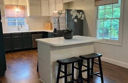 Central Oklahoma City Casa | Quaint 3 Bed in Safe Area near Lake Hefner 0 Fees