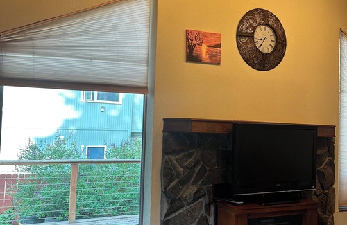 Old Seward - Oceanview Casa | Quaint 3-bedroom house in Anchorage