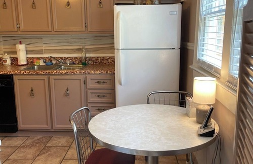 Iaeger Casa | Quaint 3 Bedroom House Free Parking on Premises