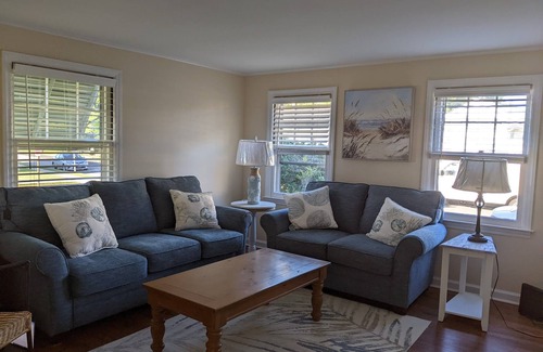 Lake Como Casa | Quaint 4 bdrm - blocks from Spring Lake & Belmar