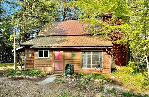 Town of Fowler Casa | Quaint 4 bedroom 2 bathroom cottage on the lake