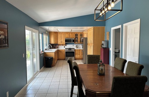 Goleta Casa | Quaint 4-bedroom house in Goleta Walk to beach, Perfect for visiting professors.