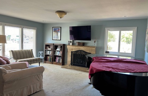 Goleta Casa | Quaint 4-bedroom house in Goleta Walk to beach, Perfect for visiting professors.