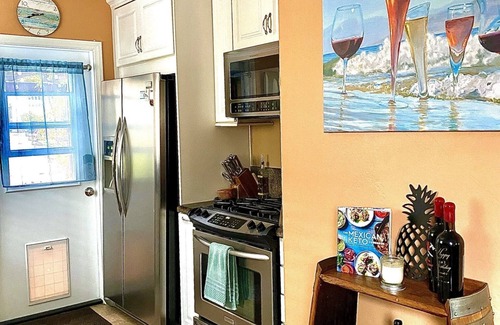 Bay Park Casa | Pintoresco y encantador 2 bd, 1 baño, ubicación central, de fácil acceso!