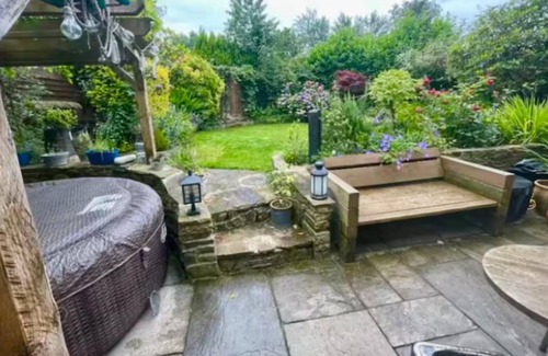 Bury Cabaña | Quaint and Cosy Cottage - Manchester