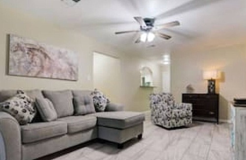 La Marque Casa | Quaint and Cozy 3 bedroom home La Marque/Gavelston