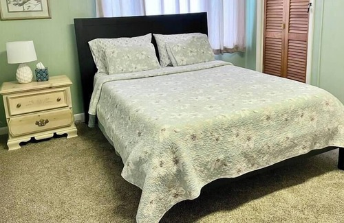 Acton Casa | Quaint and Cozy Cottage in Ideal Location