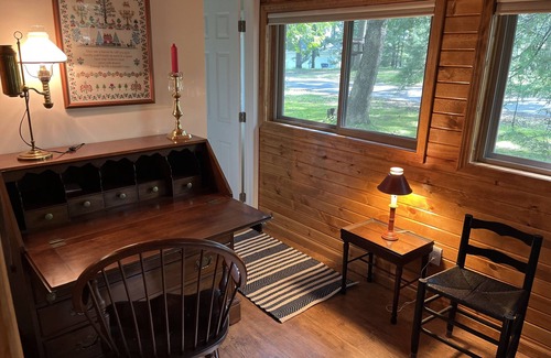 Harrison Cabina | Quaint and cozy log and knotty pine cabin close to lakes.