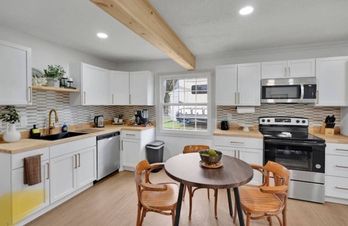 Evansville Casa | Quaint and Cozy Retreat!