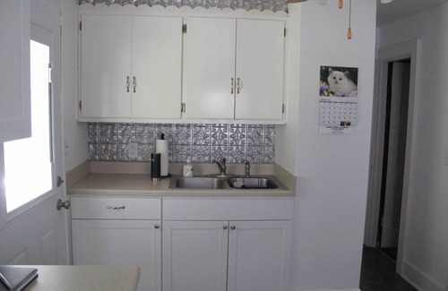 Woolen Mills Casa | Pintoresco y acogedor, 2 camas, baño, cocina completa Cottage con aparcamiento en la calle