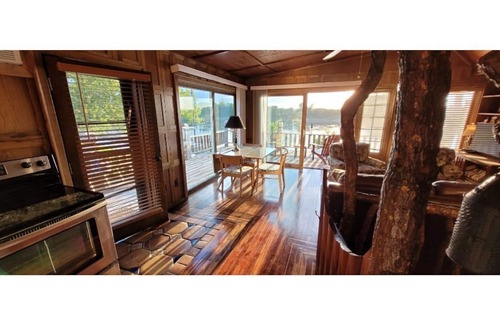 St. Joseph Cabina | Quaint and peaceful waterfront cabin Unit 1