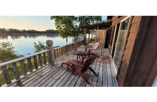Buchanan County Cabina | Quaint and Peaceful Waterfront Cabin Unit 4