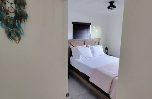 Wimauma Otro | Quaint and Rustic Farm stay with screened in banquet barn.