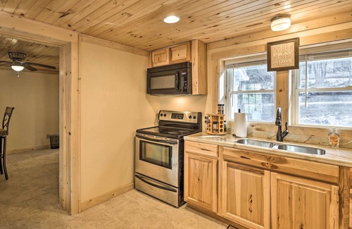 Boone Cabaña | Quaint Appalachian Getaway ~ 2 Mi to Boone!