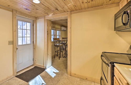 Boone Cabaña | Quaint Appalachian Getaway ~ 2 Mi to Boone!