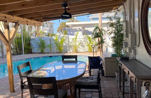 Fort Myers Beach Cabaña | Quaint beautiful backyard sanctuary