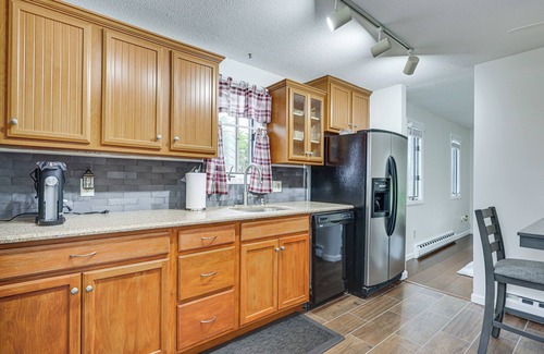 Bristol Casa | Quaint Bristol Townhome ~ 14 Mi to West Hartford!
