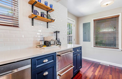 Three Oaks Casa | Quaint, budget-friendly home walking distance to town with grill - dog-friendly