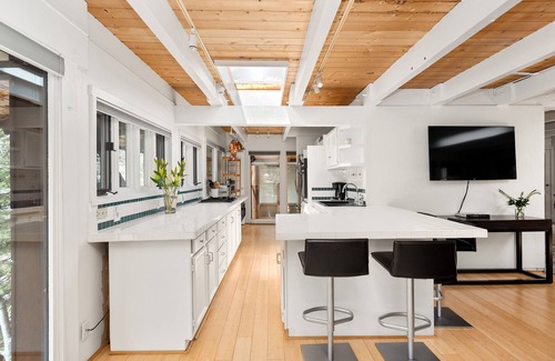 Mountain Valley Casa | Quaint Budget-Friendly Retreat with Aspen Charm