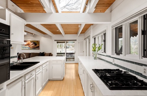 Mountain Valley Casa | Quaint Budget-Friendly Retreat with Aspen Charm