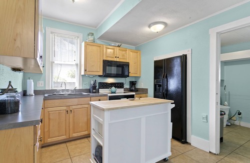 Downtown Dunedin Cabaña | Pintoresco bungalow junto a la calle principal