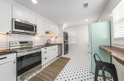 Capital View Casa | Quaint bungalow minutes from shopping, dining and downtown!