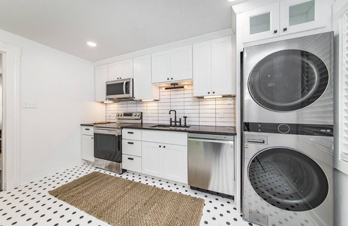 Capital View Casa | Quaint bungalow minutes from shopping, dining and downtown!