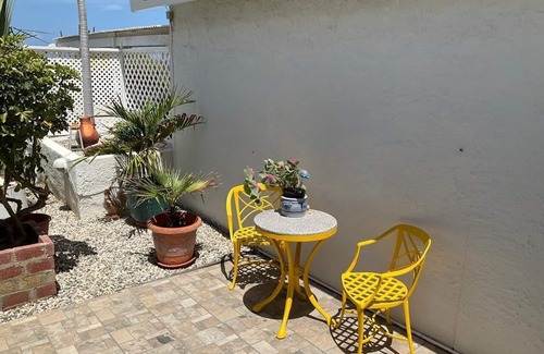 Sero Colorado Casa | Quaint bungalow overlooking the Caribbean. A short 8 minute walk to Baby Beach