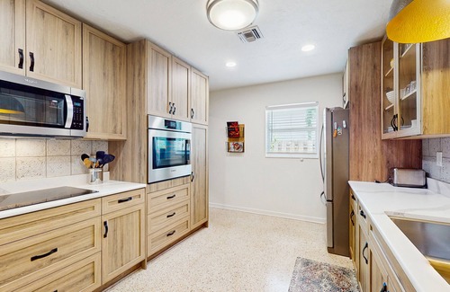 River District Casa | Quaint bungalow with unique swim spa w/hot tub, outdoor shower & enclosed yard