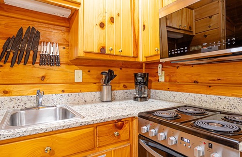 Lake Lure Cabina | Quaint Cabin in Lake Lure