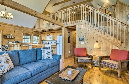 Sweetbriar Farms Cabina | Quaint Cabin w/ Deck & Loft: 10 Mi to Lake Lure!