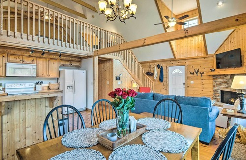 Sweetbriar Farms Cabina | Quaint Cabin w/ Deck & Loft: 10 Mi to Lake Lure!